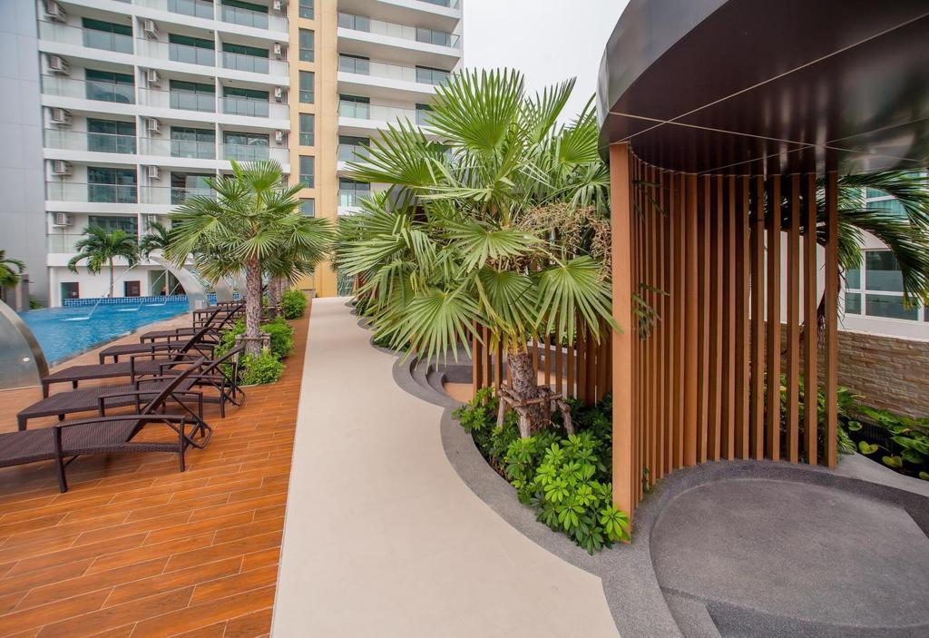 Peak Tower In Phatumnak Pattaya Exterior foto