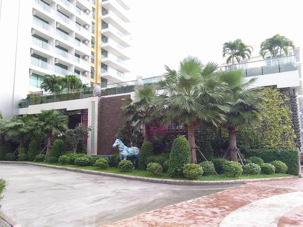 Peak Tower In Phatumnak Pattaya Exterior foto