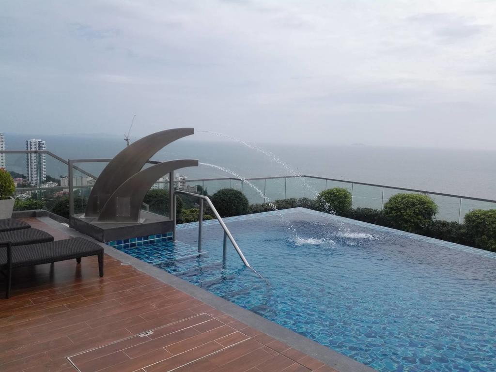 Peak Tower In Phatumnak Pattaya Exterior foto