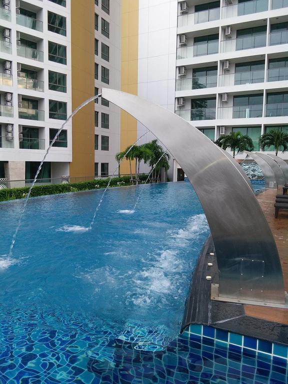 Peak Tower In Phatumnak Pattaya Exterior foto