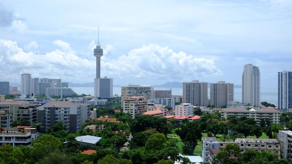 Peak Tower In Phatumnak Pattaya Exterior foto